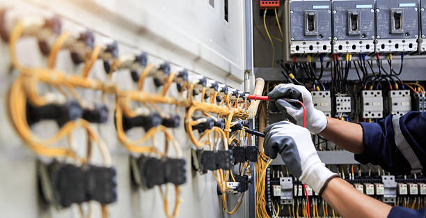 Professional Electrician technician working in East Peoria, IL
